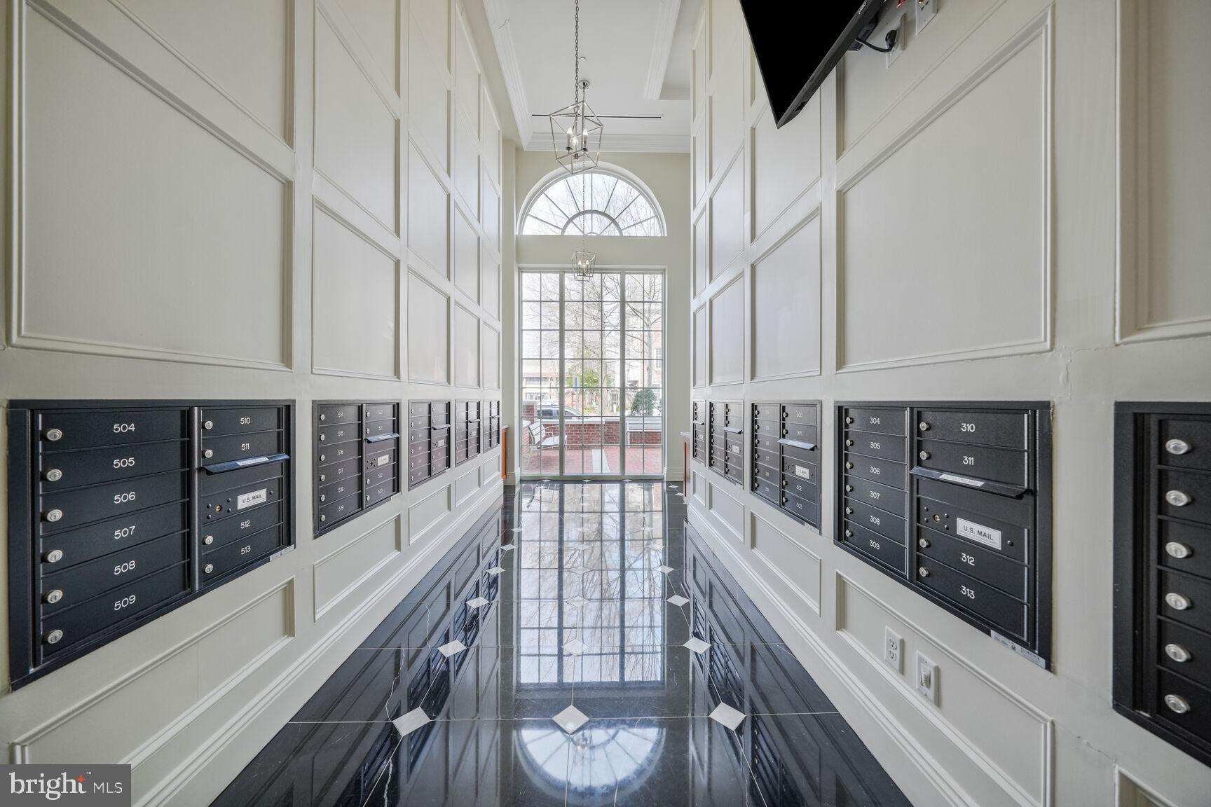 6900 Fleetwood Road, Unit 401 McLean, VA 22101 - Photo 4 of 29 a view of a hallway with wooden floor