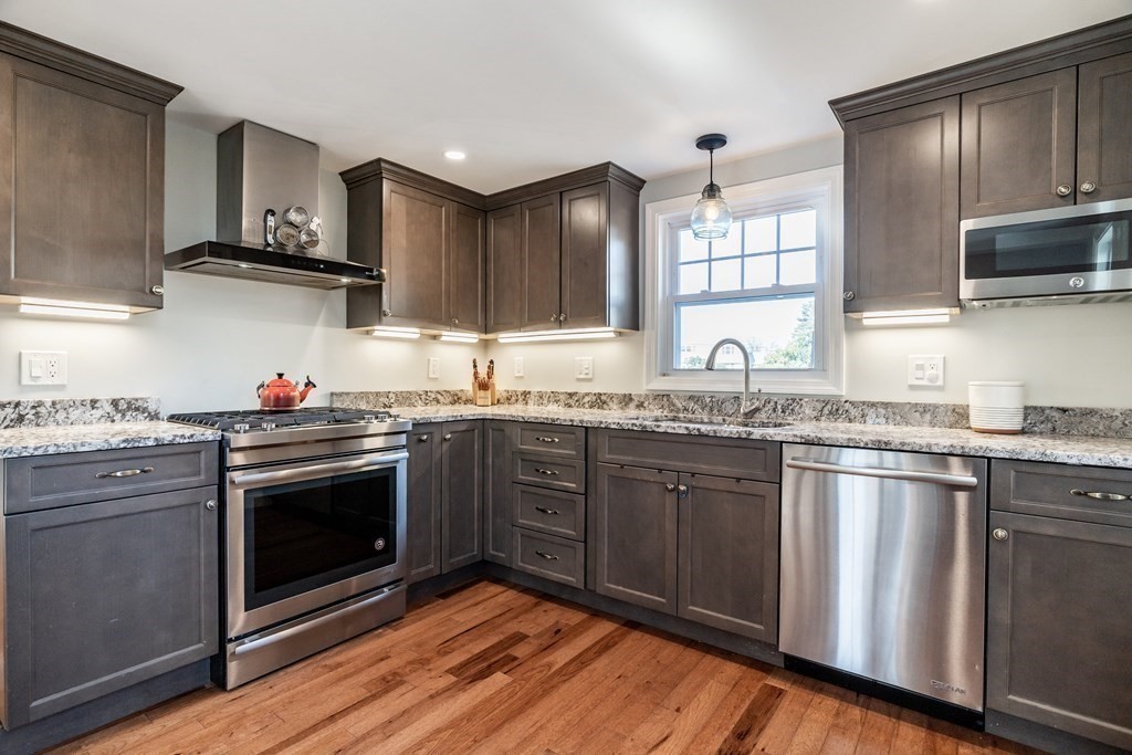 18 Mayflower Road Woburn, MA 01801 - Photo 8 of 26 Gallery Image 8
