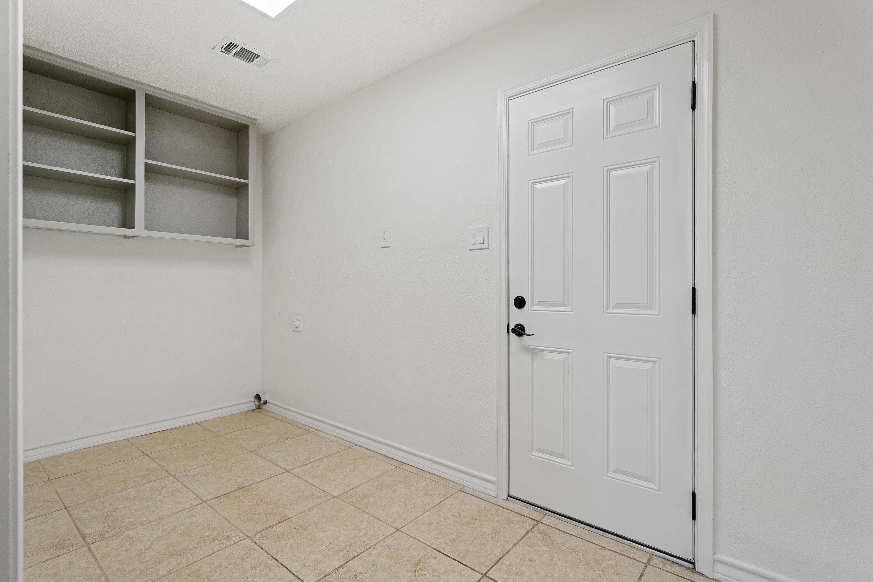 1117 15th Street Shallowater, TX 79363 - Photo 12 of 23 a view of an empty room