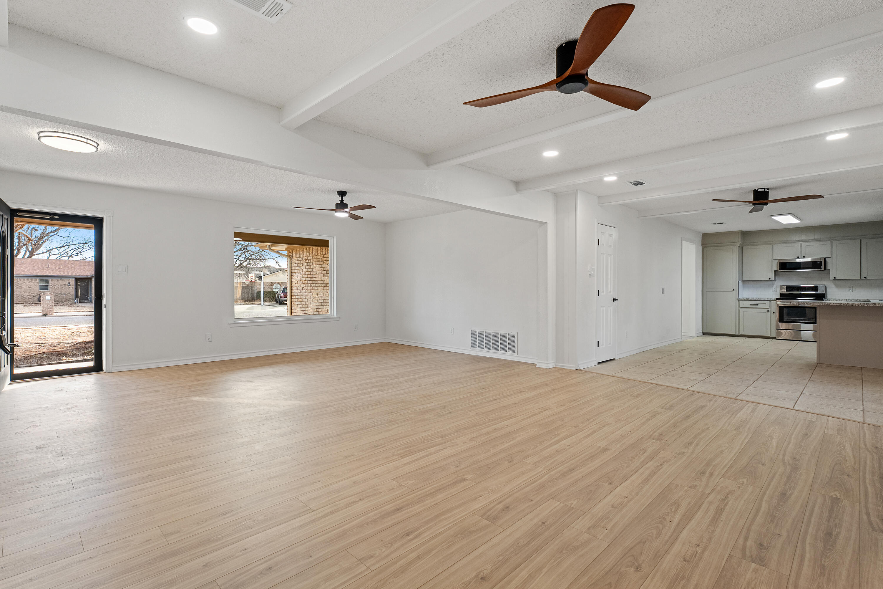 1117 15th Street Shallowater, TX 79363 - Photo 5 of 23 a view of an empty room and window