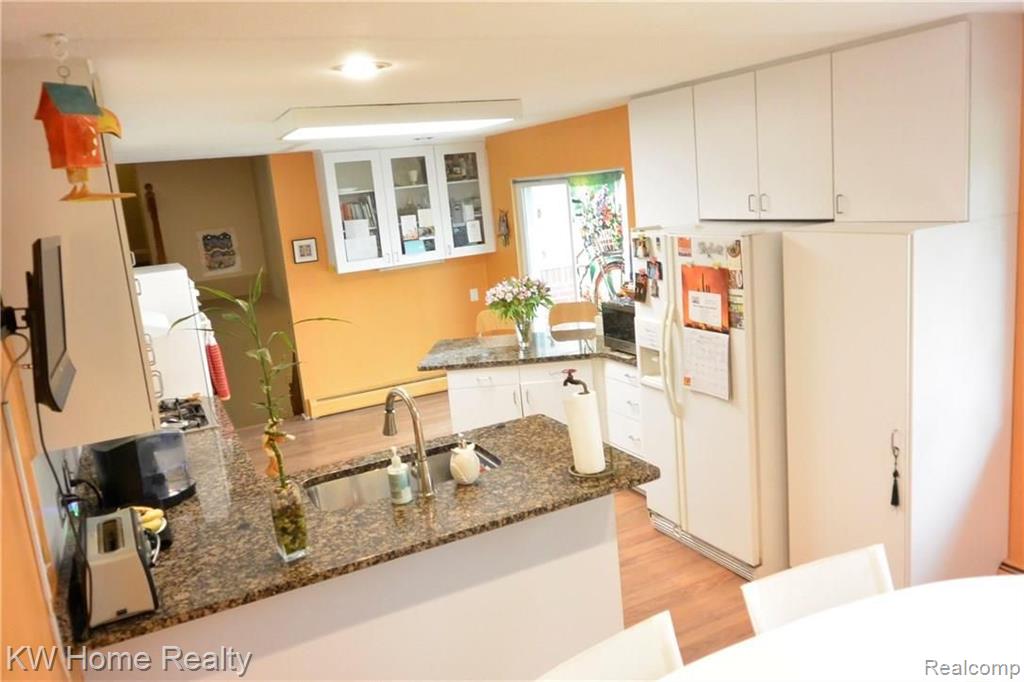 32106 Red Clover Road Farmington Hills, MI 48334 - Photo 16 of 40