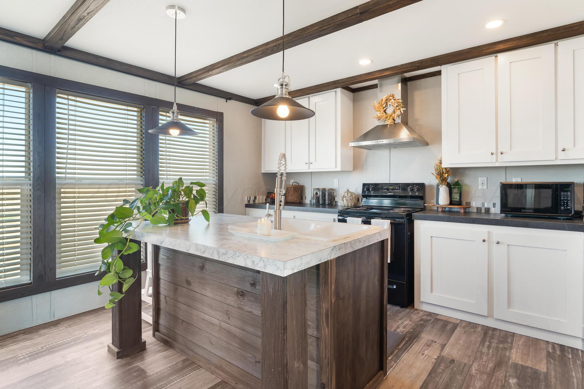 10400 Anderson Road Amarillo, TX 79118 - Photo 3 of 14 Kitchen