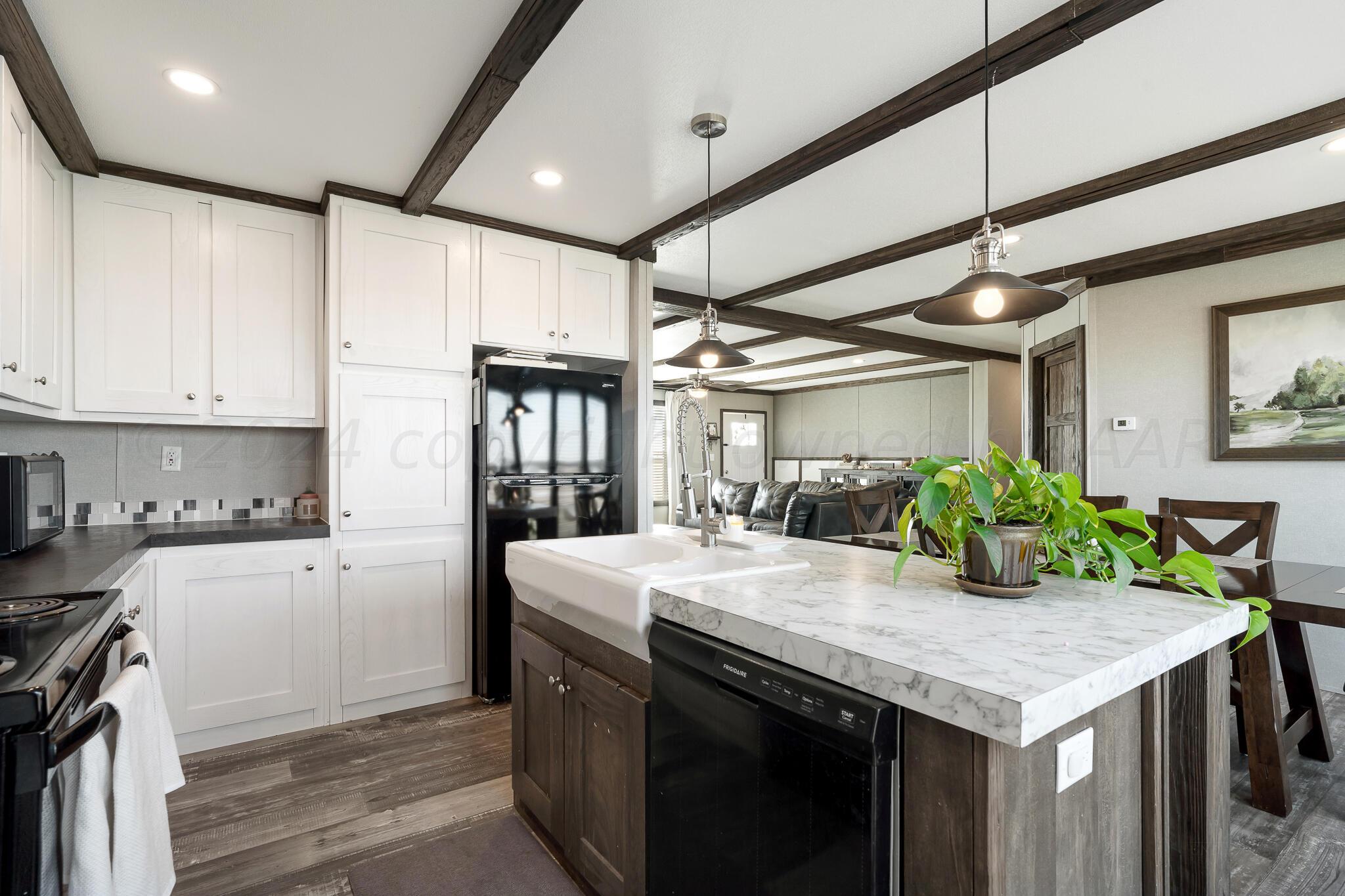 10400 Anderson Road Amarillo, TX 79118 - Photo 4 of 14 Kitchen View 2