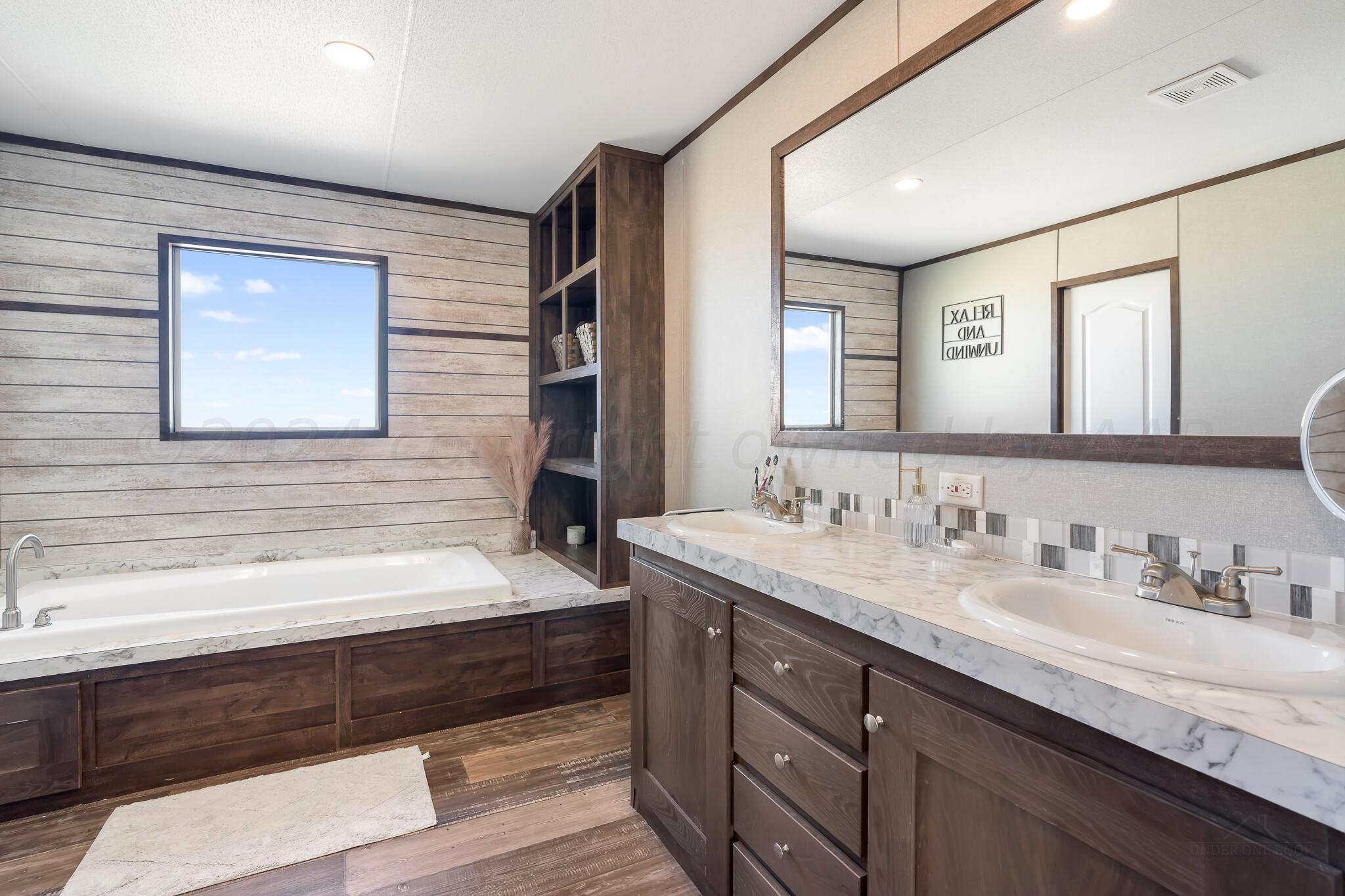10400 Anderson Road Amarillo, TX 79118 - Photo 8 of 14 Main Bathroom