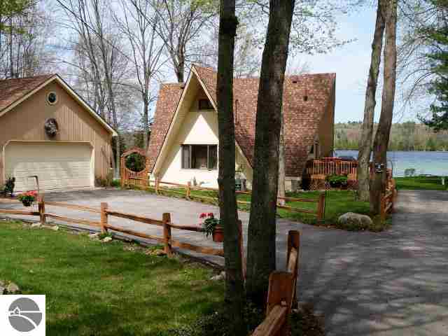 19590 Pleasantview Road Lake Ann, MI 49650 - Photo 3 of 76 1745320-2.JPG