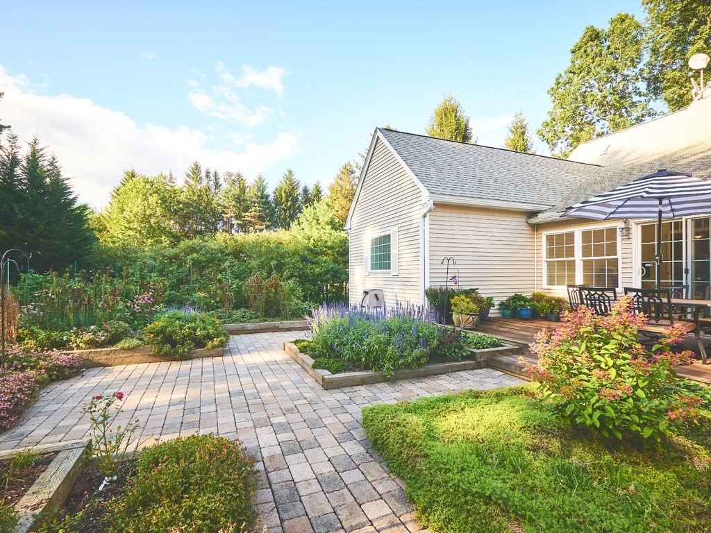 128 Benjamin Road Shirley, MA 01464 - Photo 4 of 39