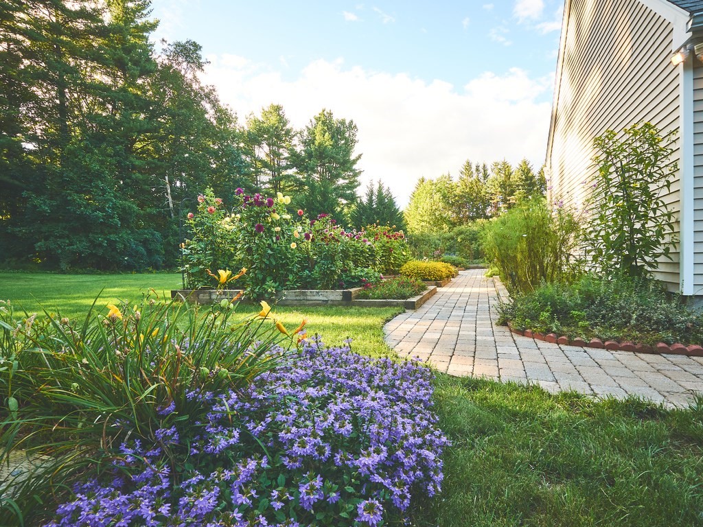 128 Benjamin Road Shirley, MA 01464 - Photo 9 of 39