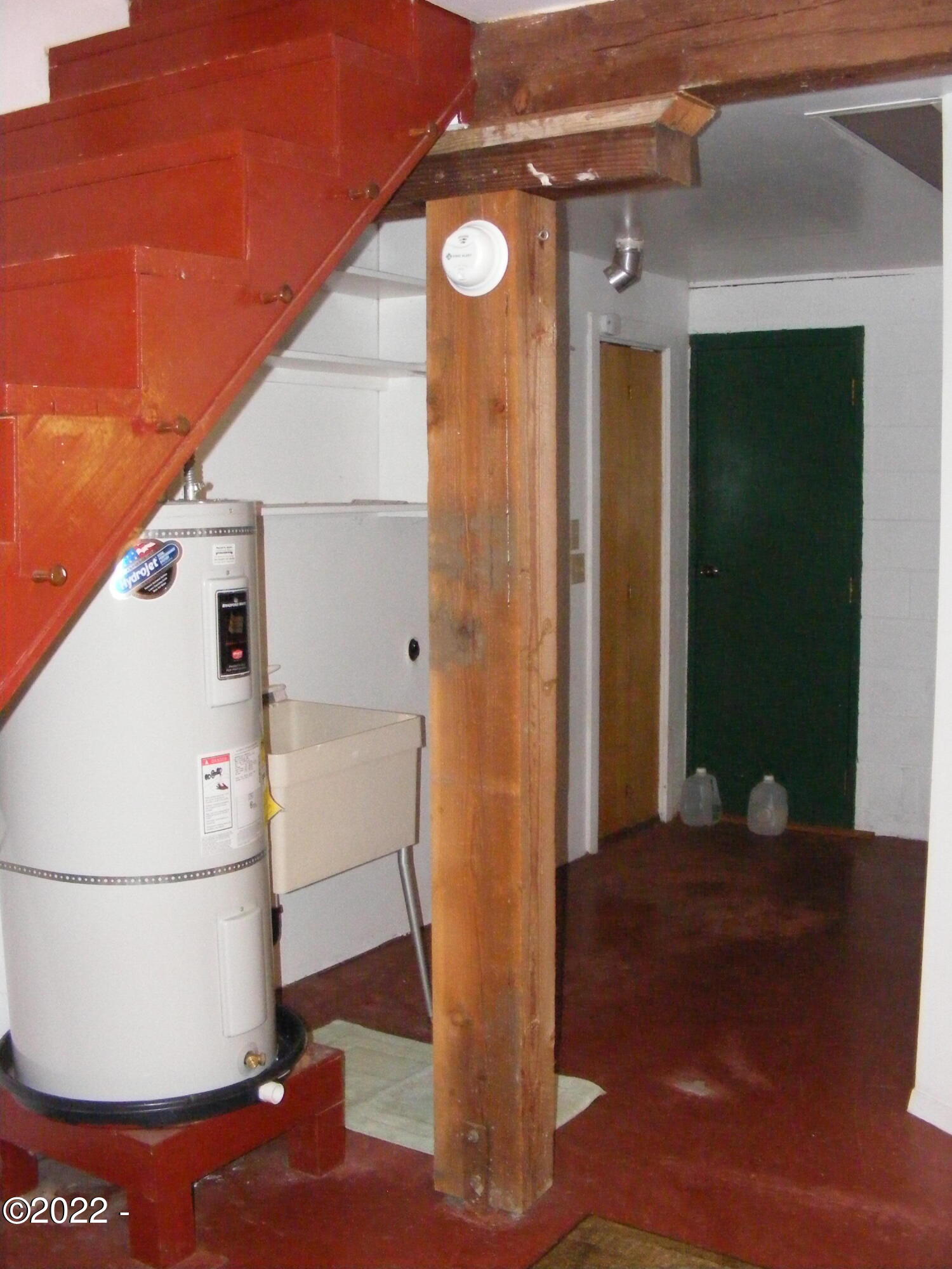 1498 Fruitvale Road Newport, OR 97365 - Photo 17 of 17 Bsmt utility sink
