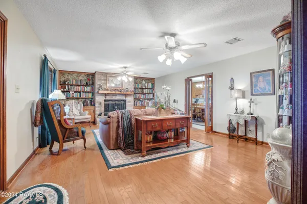$459,999 | 6320 Ebenezer Road, Crowley, LA 70526