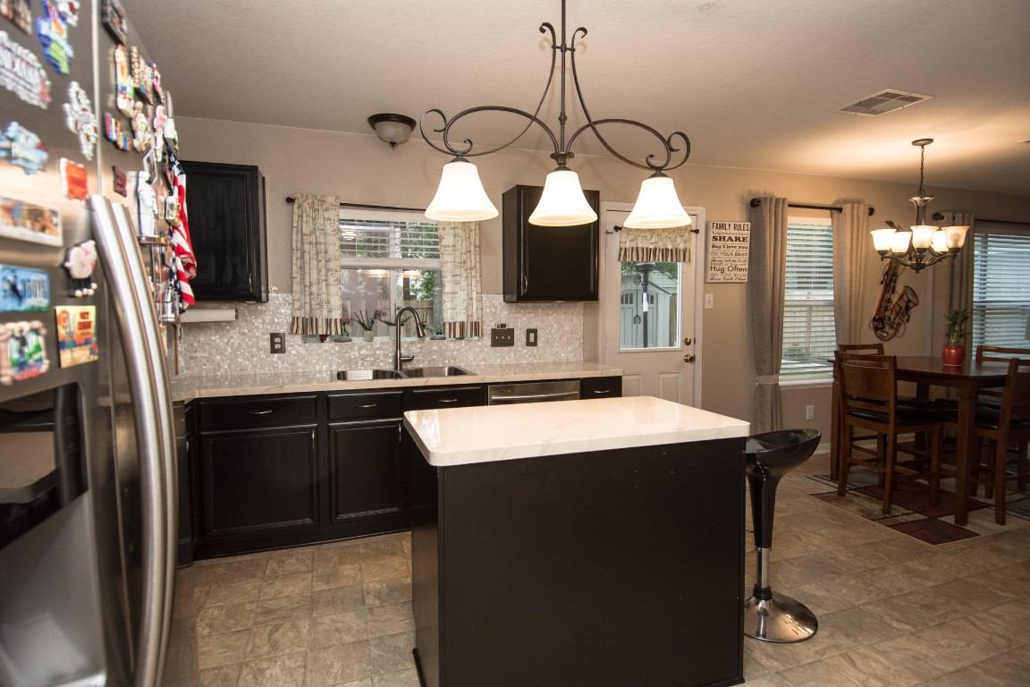 16933 Scenic Knoll Conroe, TX 77385 - Photo 11 of 36