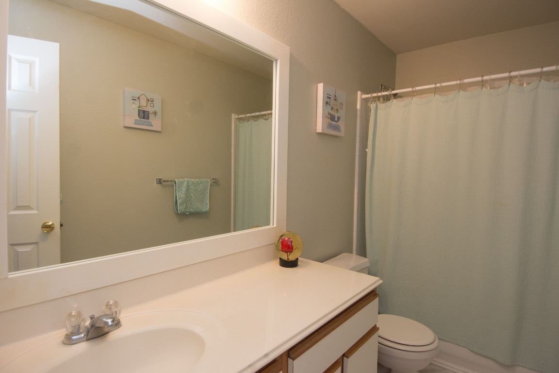 16933 Scenic Knoll Conroe, TX 77385 - Photo 13 of 36