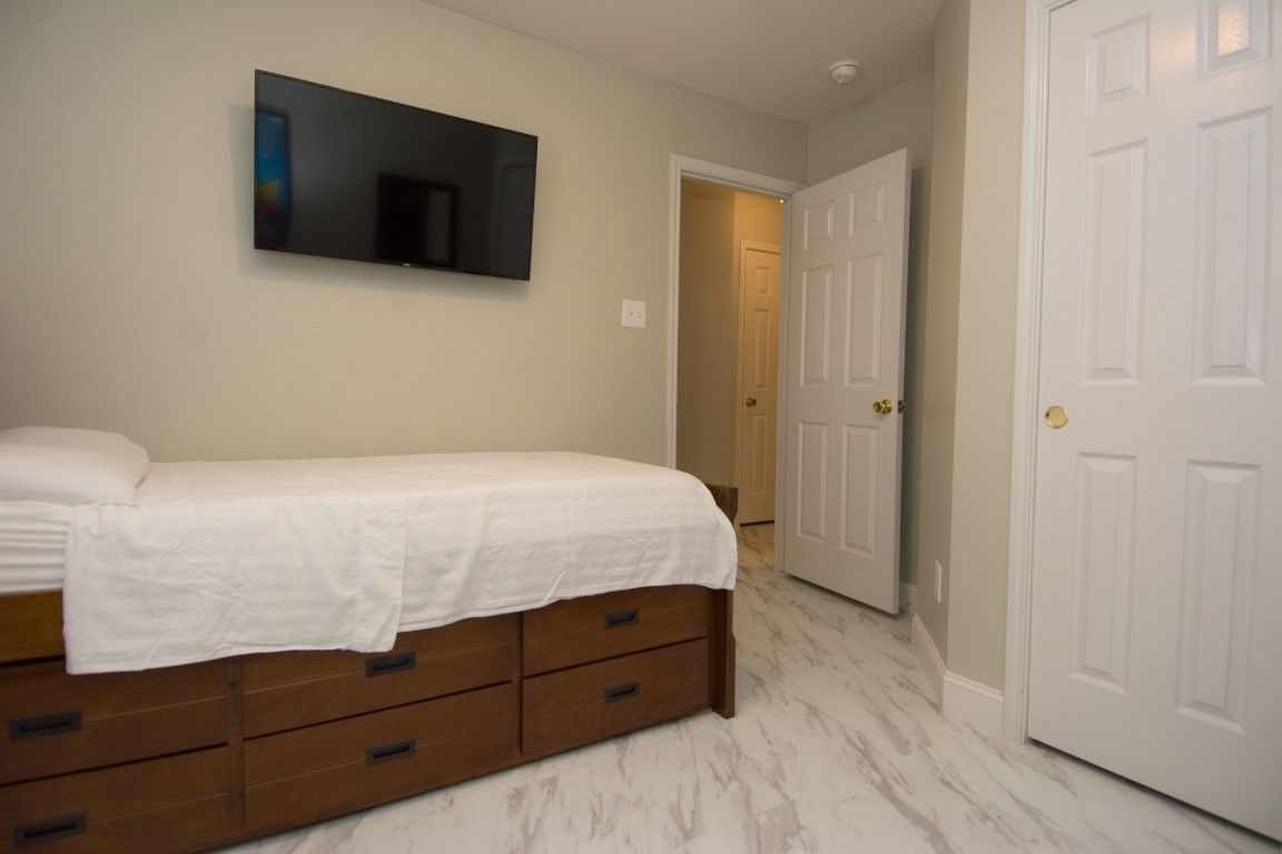 16933 Scenic Knoll Conroe, TX 77385 - Photo 15 of 36