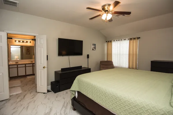 $2,100 | 16933 Scenic Knoll, Conroe, TX 77385