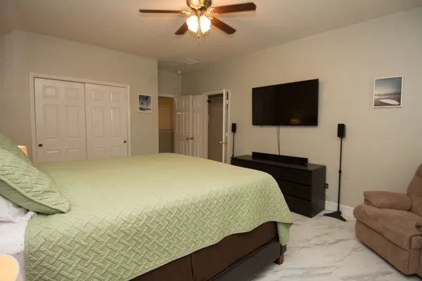 $2,100 | 16933 Scenic Knoll, Conroe, TX 77385