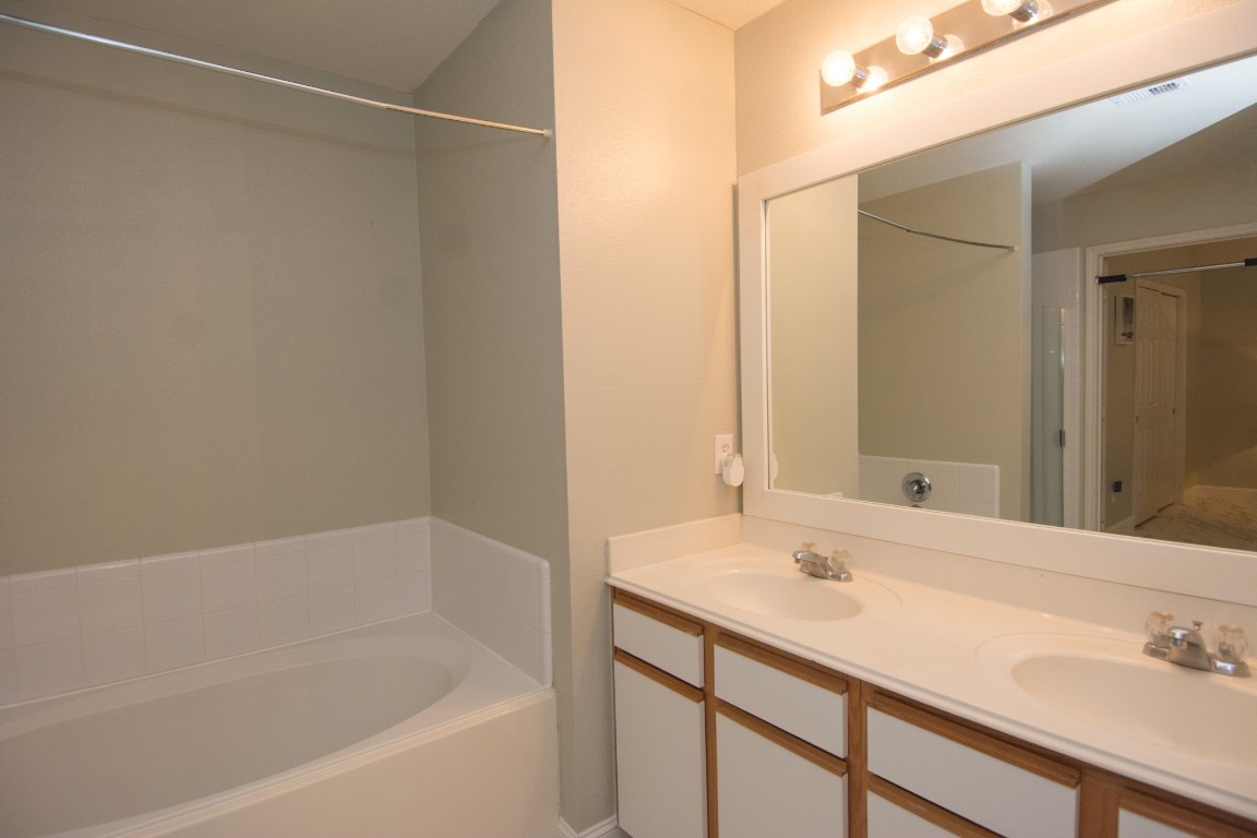 16933 Scenic Knoll Conroe, TX 77385 - Photo 25 of 36