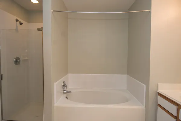 $2,100 | 16933 Scenic Knoll, Conroe, TX 77385