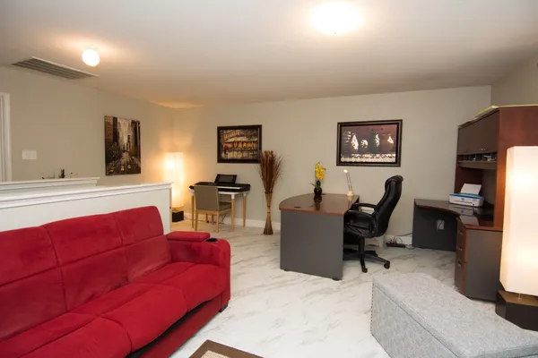 $2,100 | 16933 Scenic Knoll, Conroe, TX 77385