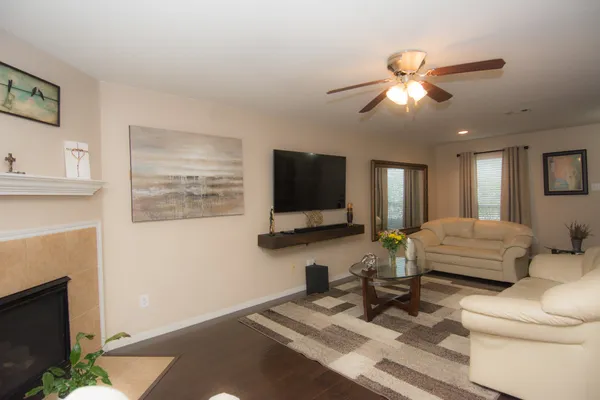 $2,100 | 16933 Scenic Knoll, Conroe, TX 77385