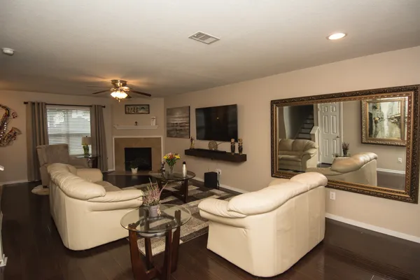 $2,100 | 16933 Scenic Knoll, Conroe, TX 77385