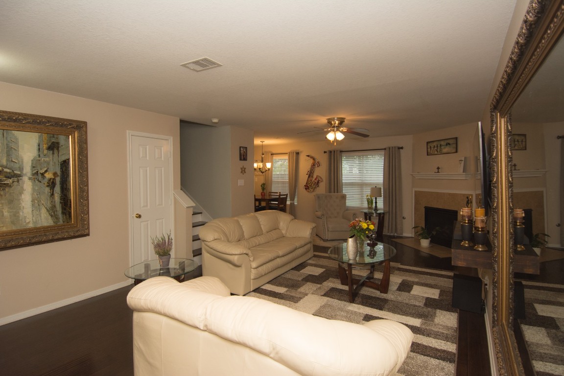 16933 Scenic Knoll Conroe, TX 77385 - Photo 7 of 36