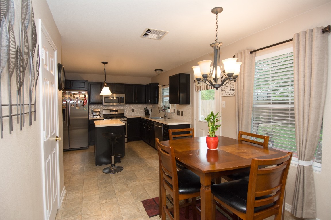 16933 Scenic Knoll Conroe, TX 77385 - Photo 8 of 36