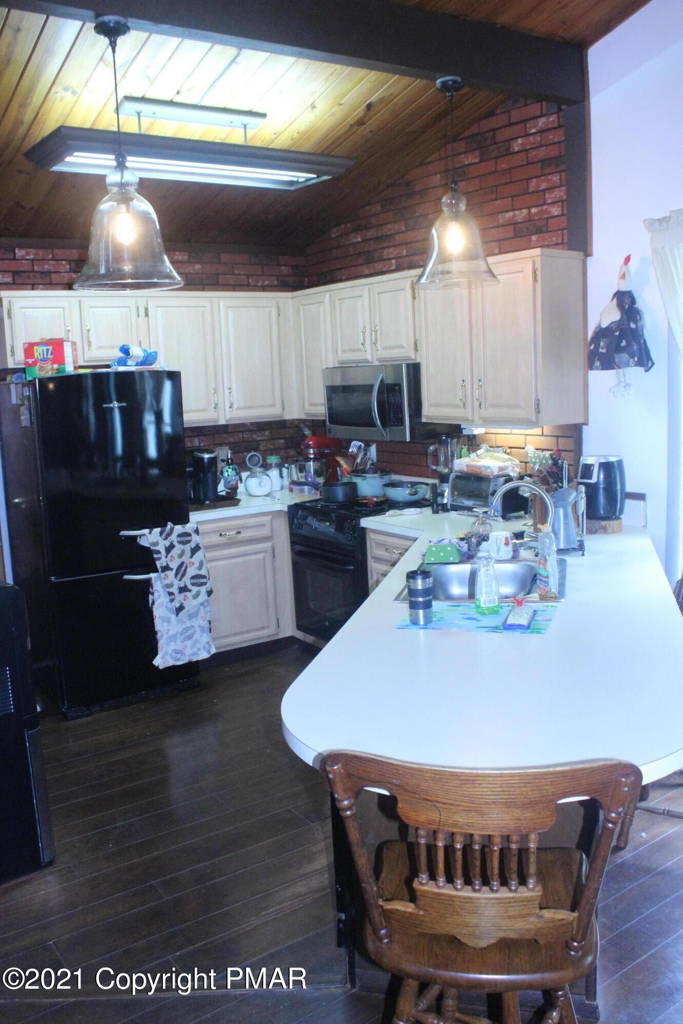263 Chipmunk Road Bushkill, PA 18324 - Photo 3 of 19 Kitchen