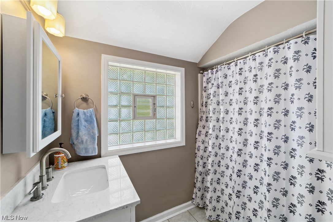 15824 Munn Road Cleveland, OH 44111 - Photo 13 of 35 Gallery Image 13