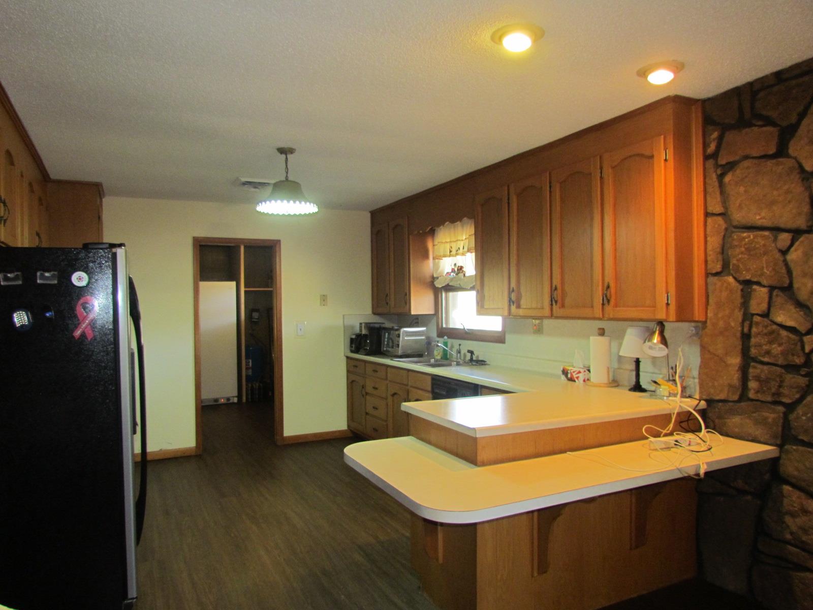 510 Bush Road Manchester, TN 37355 - Photo 5 of 21 a kitchen with kitchen island a sink stove and refrigerator
