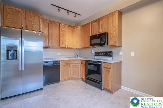 $299,900 | 946 Nittany Court, Allentown, PA 18104