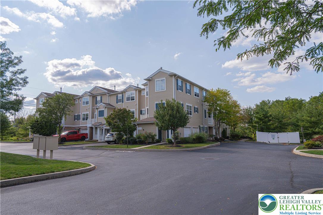 946 Nittany Court Allentown, PA 18104 - Photo 2 of 36