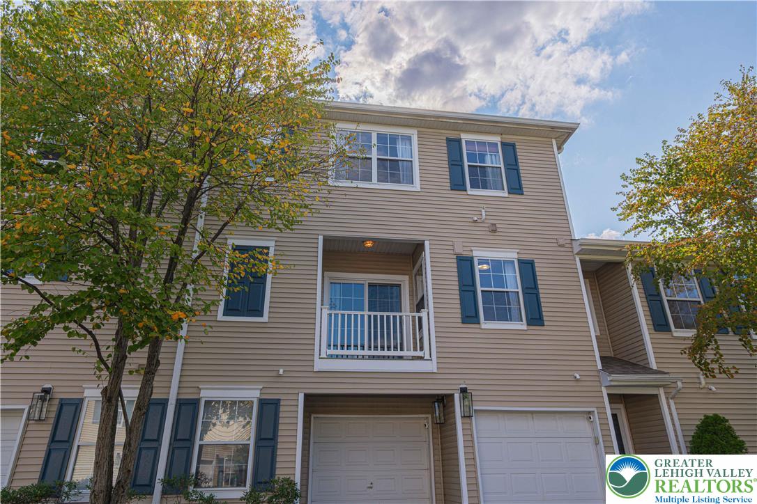 946 Nittany Court Allentown, PA 18104 - Photo 4 of 36