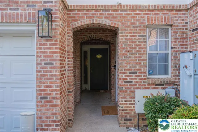 $299,900 | 946 Nittany Court, Allentown, PA 18104