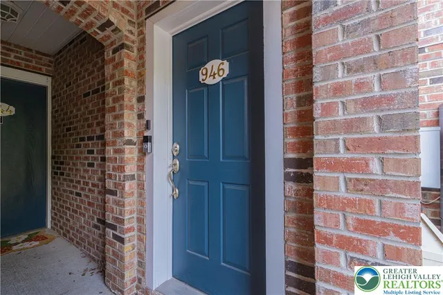 $299,900 | 946 Nittany Court, Allentown, PA 18104