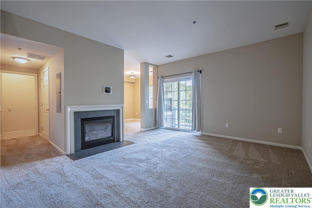 946 Nittany Court Allentown, PA 18104 - Photo 8 of 36