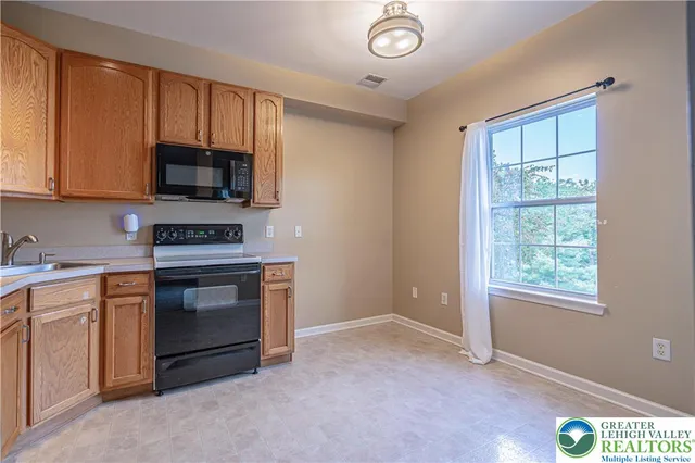 $299,900 | 946 Nittany Court, Allentown, PA 18104