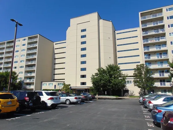 $2,000 | 200 Cove Way, Unit 101, Quincy, MA 02169