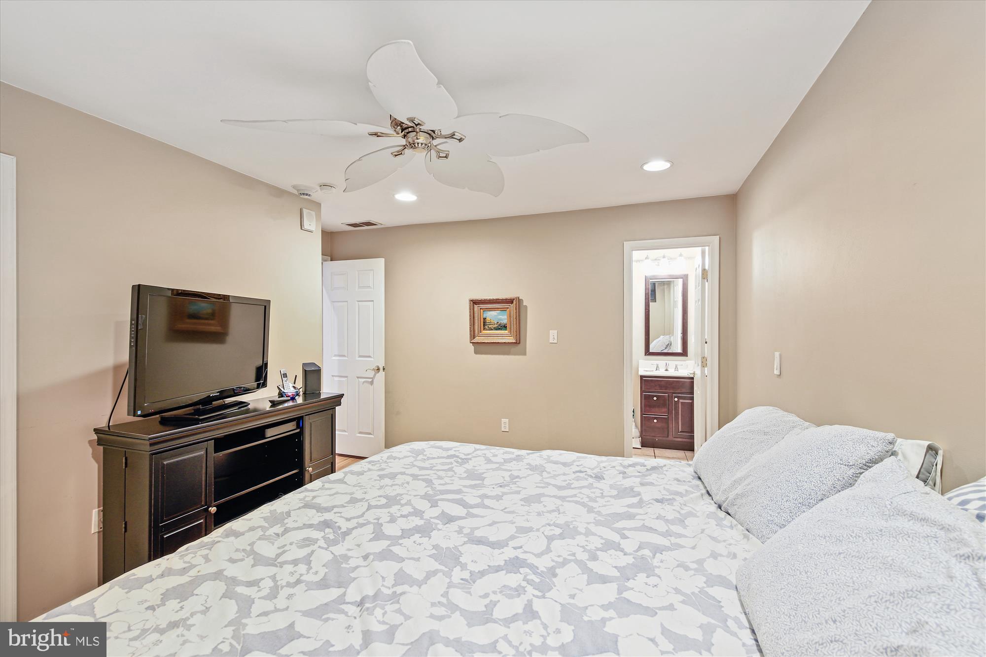 902 Chesapeake House Road, Unit 902N Bethany Beach, DE 19930 - Photo 18 of 56 Primary Bedroom