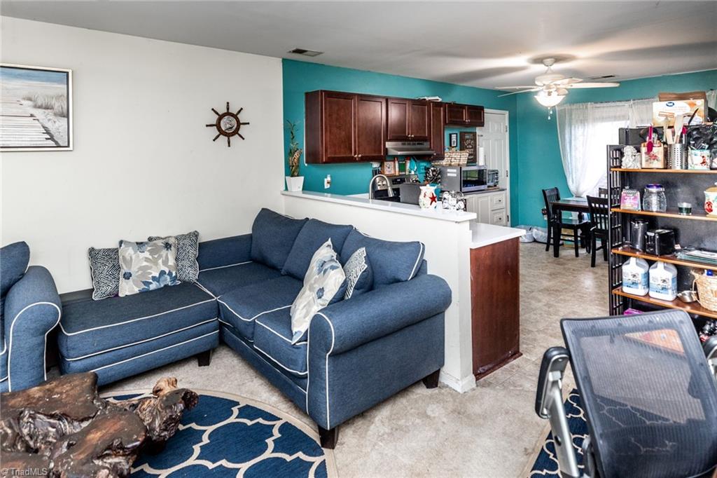 131 Spring Garden Circle High Point, NC 27260 - Photo 3 of 23 Gallery Image 3