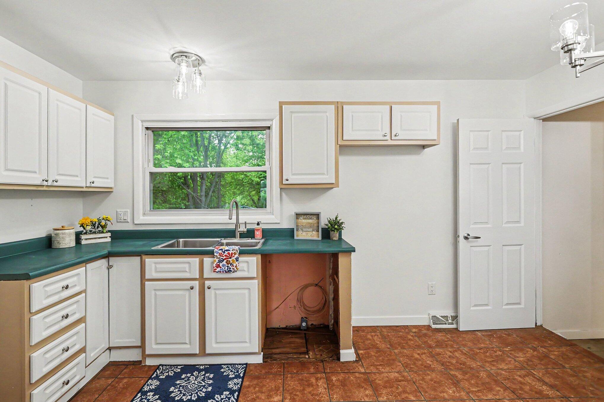 168 Homecrest Road Battle Creek, MI 49037 - Photo 10 of 24 008_file_2056