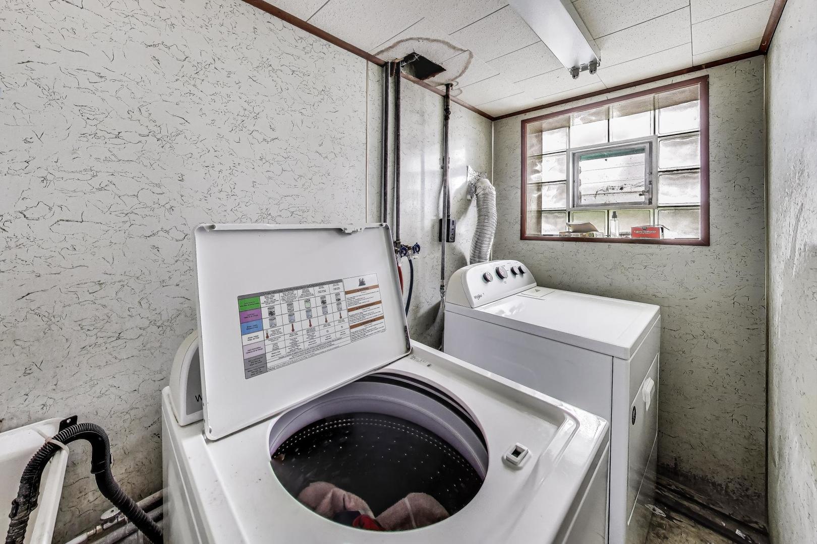 8346 South Aberdeen Street Chicago, IL 60620 - Photo 24 of 26 a utility room with dryer and washer