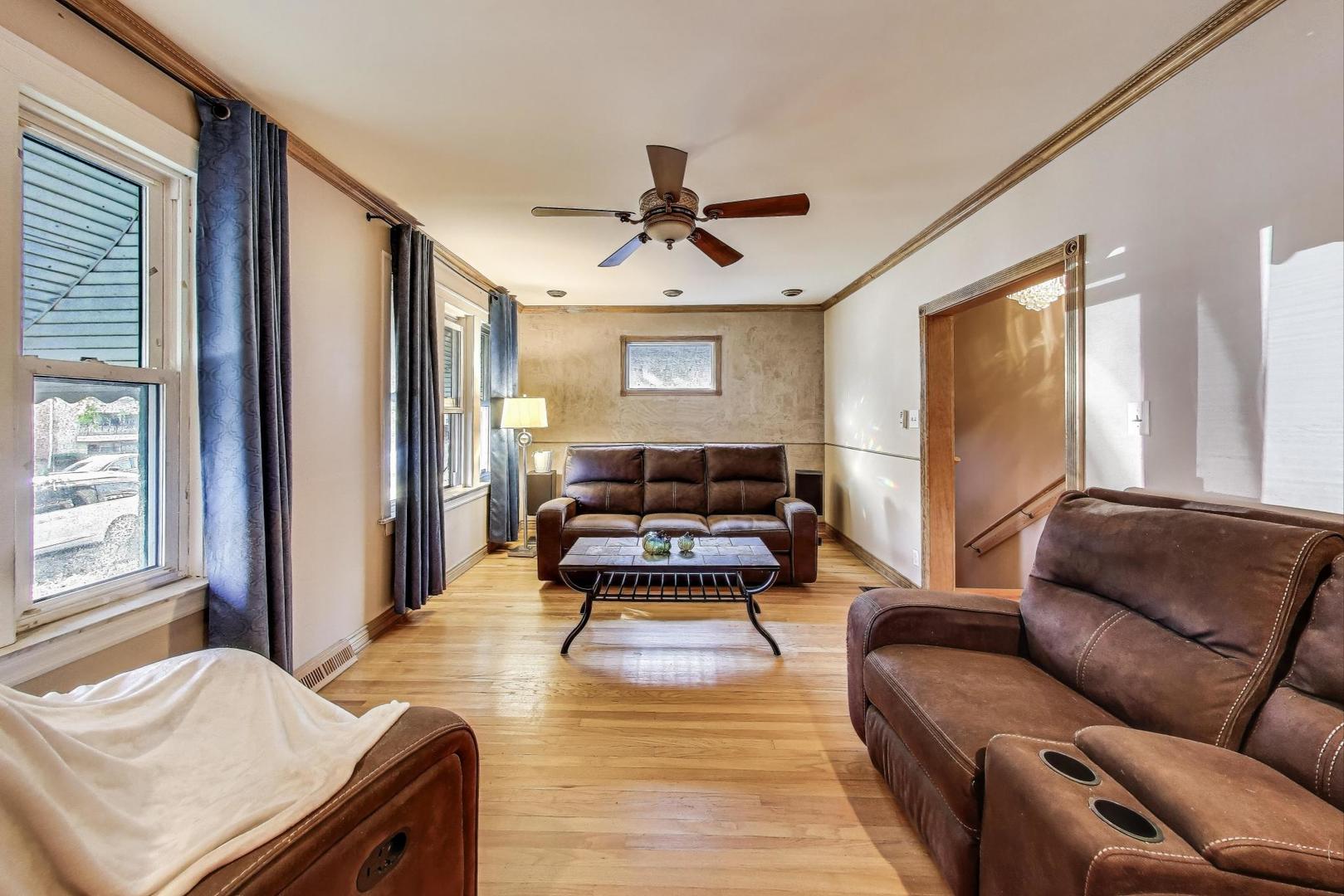 8346 South Aberdeen Street Chicago, IL 60620 - Photo 9 of 26 a living room with furniture and a window