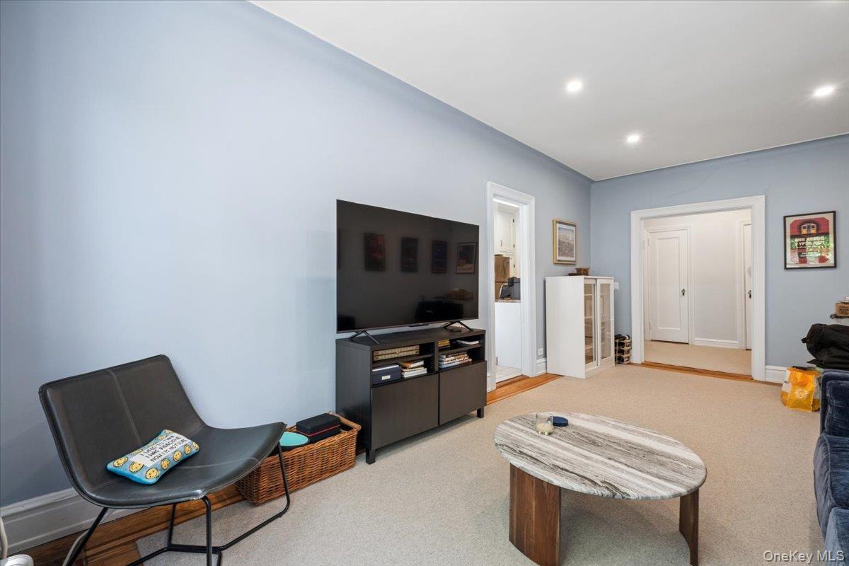 143 Garth Road, Unit 5L Scarsdale, NY 10583 - Photo 9 of 22 Living Room w/ ceiling lights
