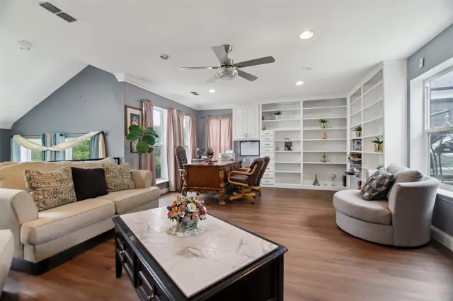 $1,050,000 | 4711 West Wedgefield Road, Granbury, TX 76049