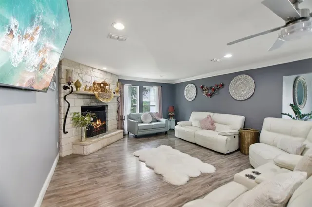 $1,050,000 | 4711 West Wedgefield Road, Granbury, TX 76049