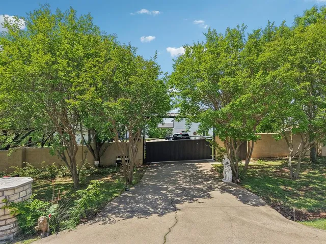 $1,050,000 | 4711 West Wedgefield Road, Granbury, TX 76049