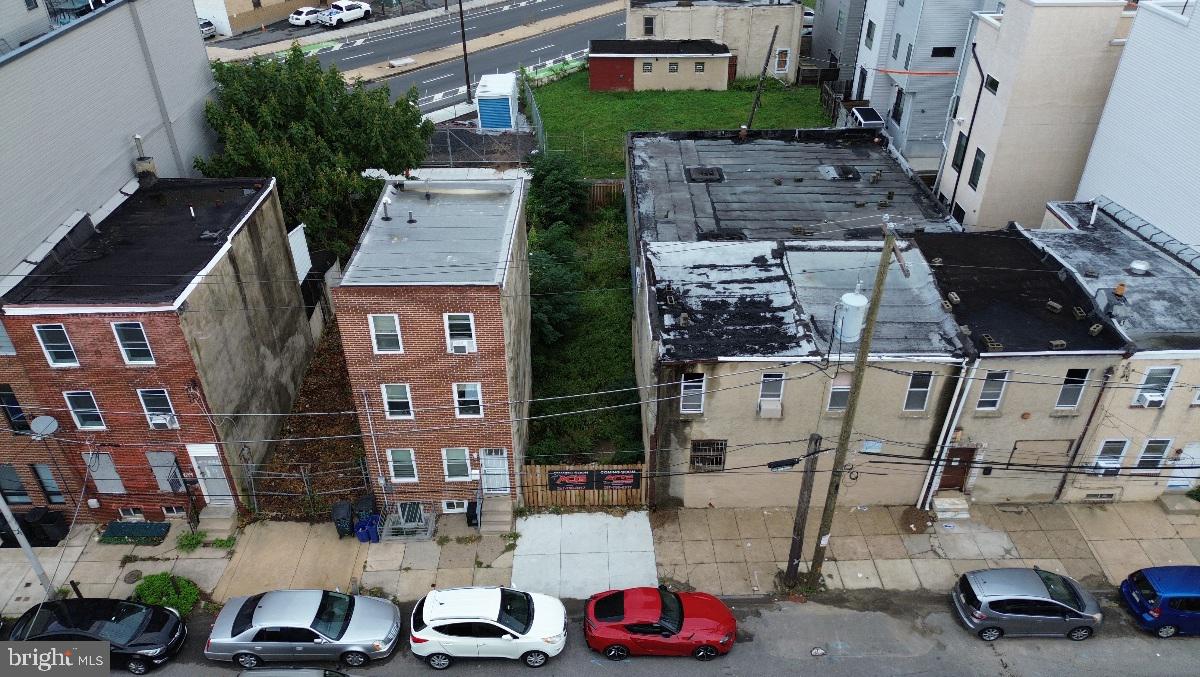 a car parked in front of a building