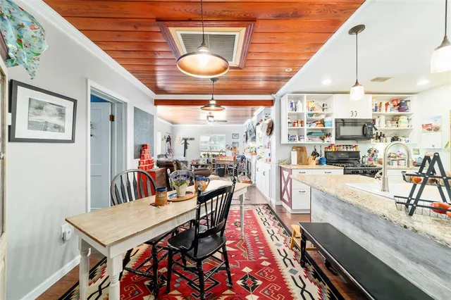 a view of an entryway with furniture