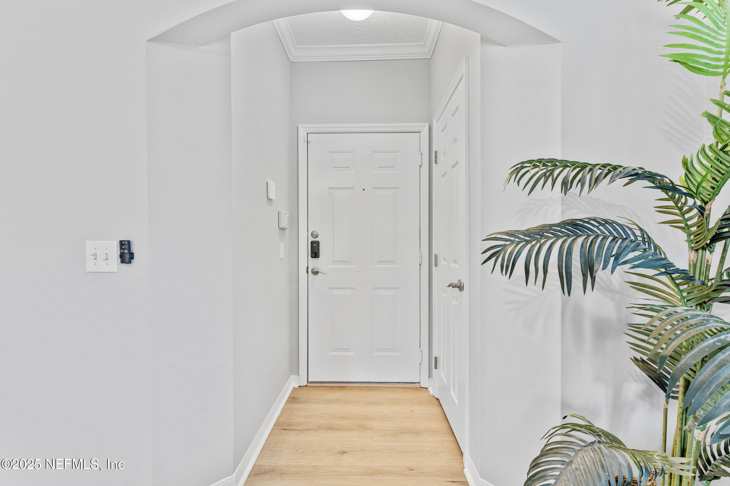 10961 Burnt Mill Road, Unit 621 Jacksonville, FL 32256 - Photo 2 of 19 a view of entryway with wooden floor