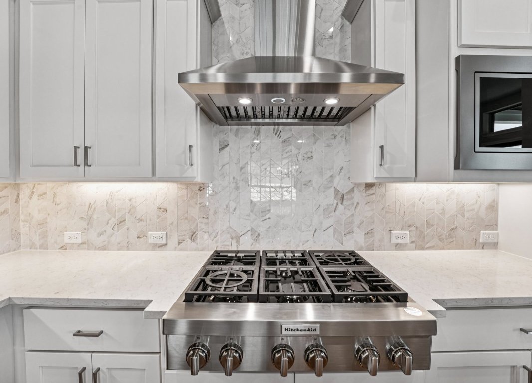 205 Indigo Lane Georgetown, TX 78628 - Photo 10 of 33 a kitchen with a stove and cabinets
