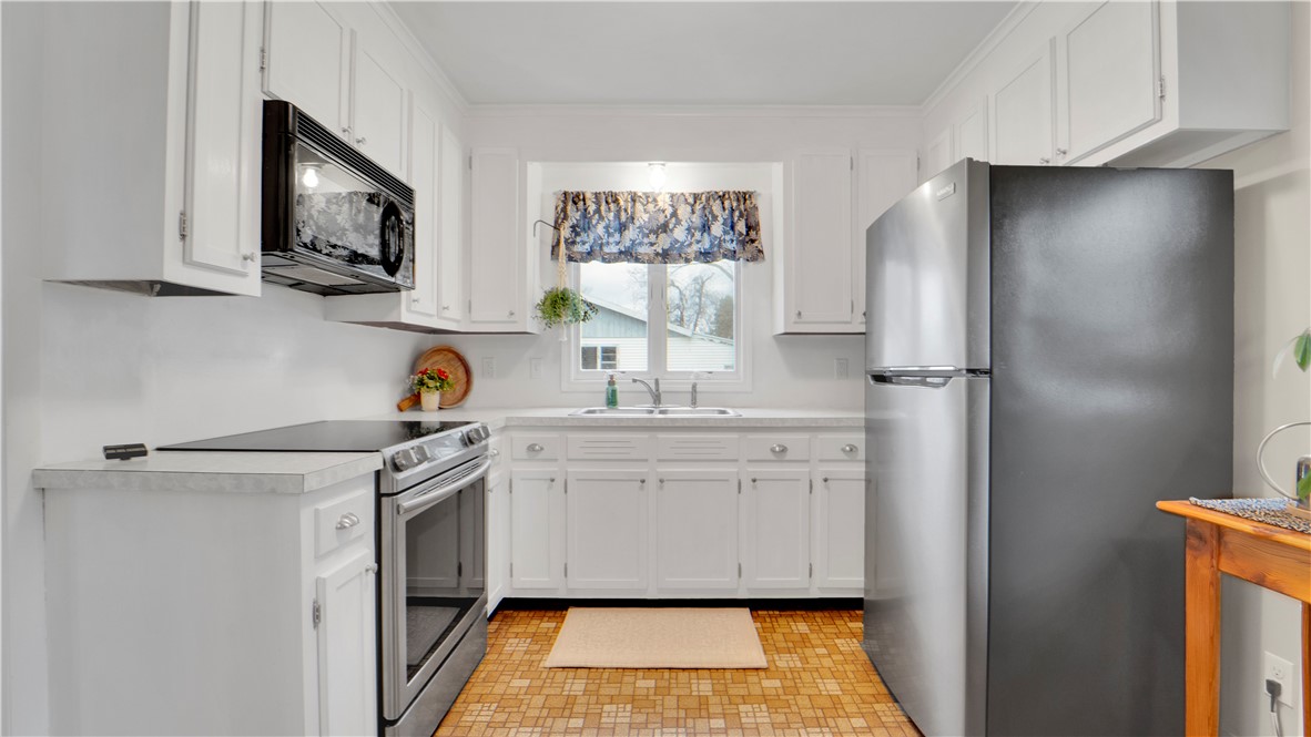 3436 Ridge Road Williamson, NY 14589 - Photo 5 of 43